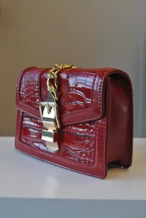 SMALL RED CROSSBODY HANDBAG WITH GOLD CHAIN